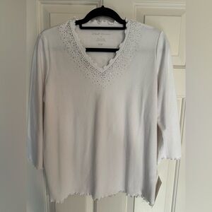 NWT Alfred Dunner Women's White 3/4 Sleeve Top with Scalloped Neckline. Medium